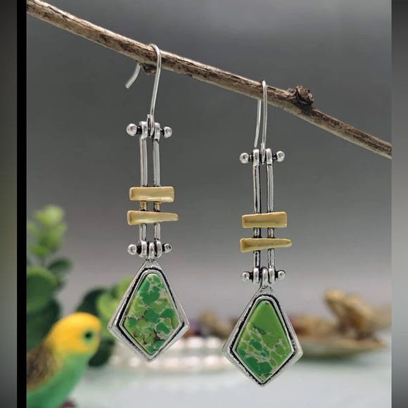 Vintage Geometric Earrings - Picture 4 of 7